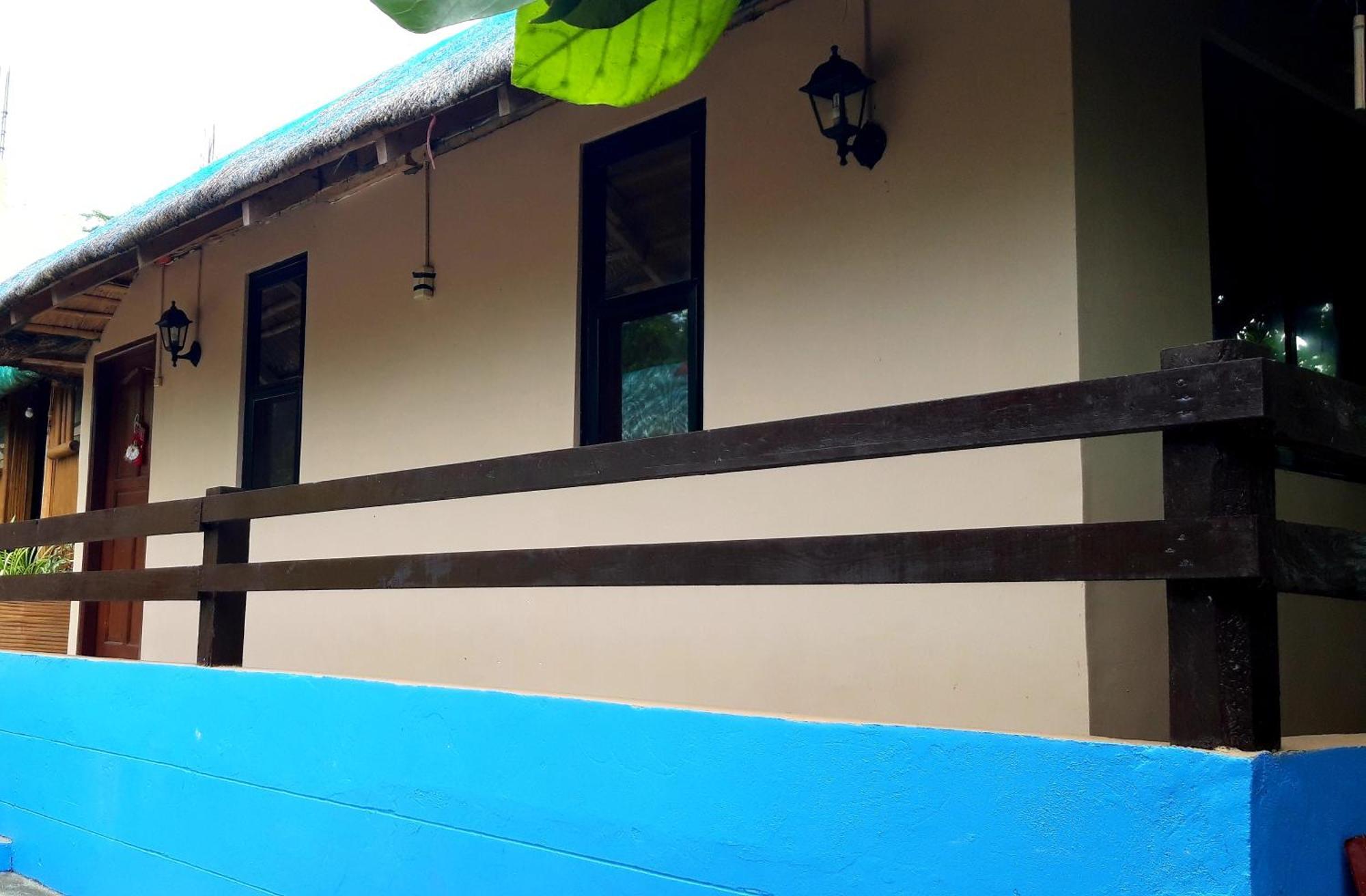 Cristina Beachfront Cottages San Juan  Room photo
